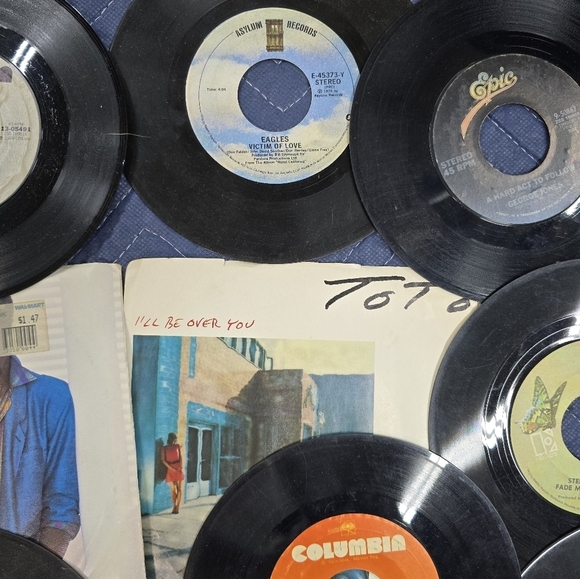 Lot of 18 45s vinyl records eagles,George jones,Stella parton ect - Picture 5 of 5